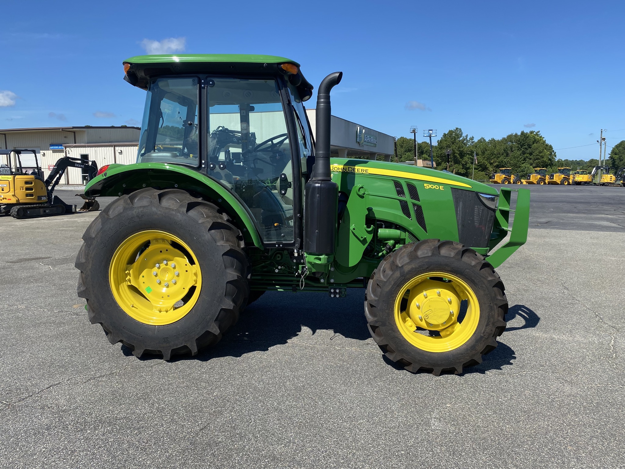 2025 John Deere 5100E Image 2