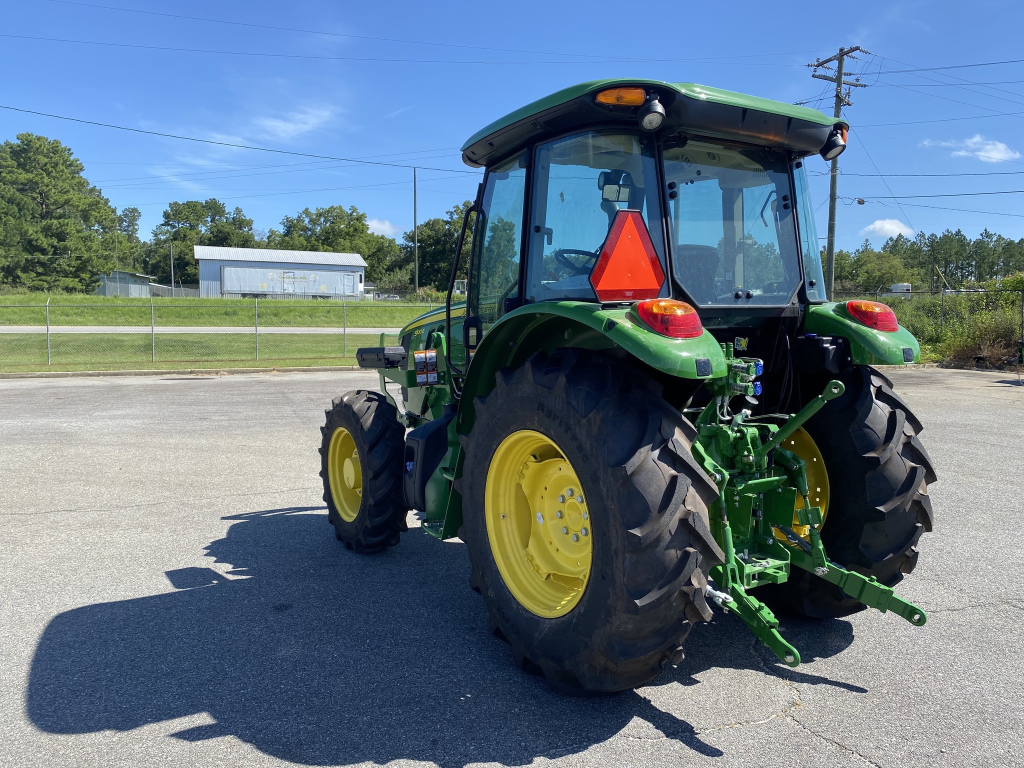 2025 John Deere 5100E Image 5
