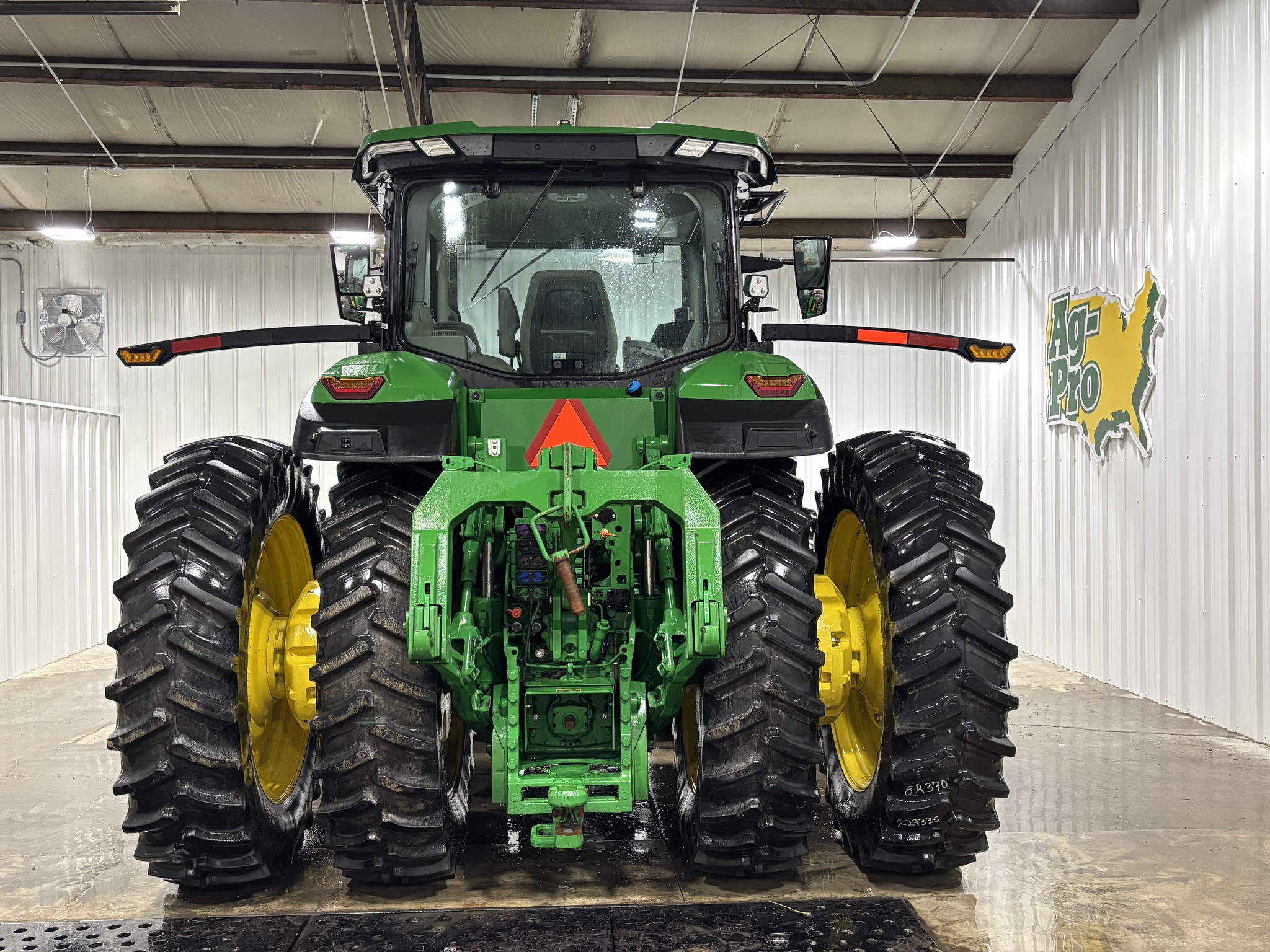 2023 John Deere 8R 370 Image 4