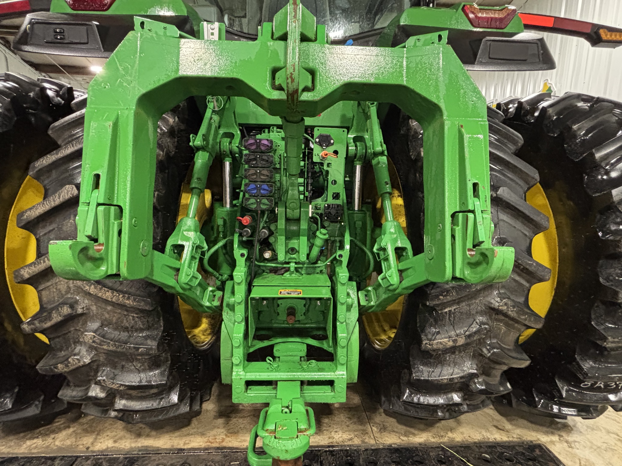 2023 John Deere 8R 370 Image 13