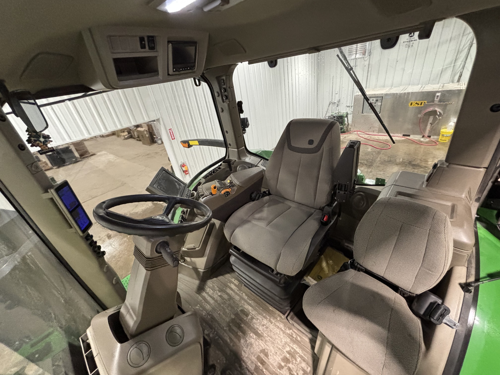 2023 John Deere 8R 370 Image 14