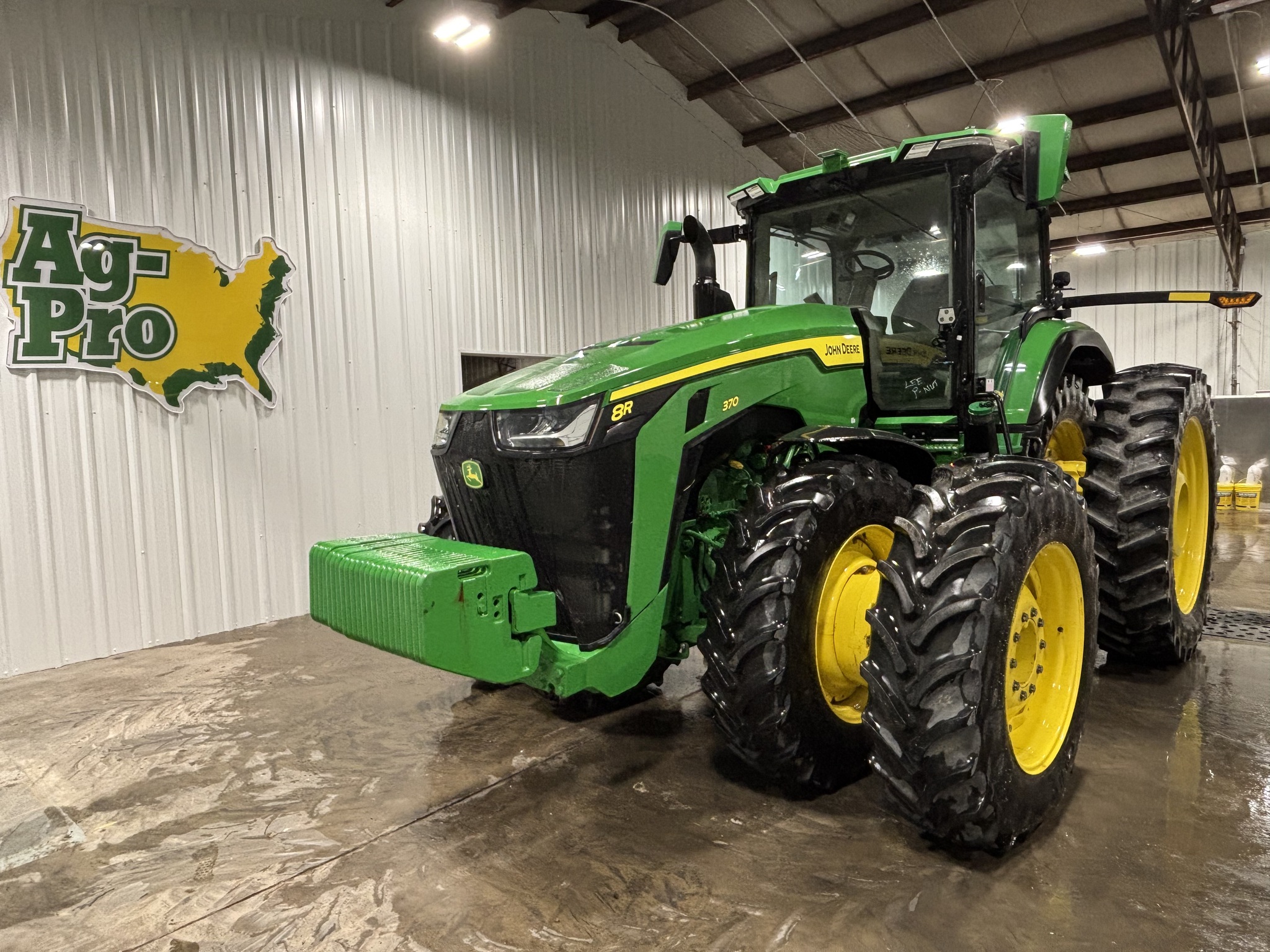 2023 John Deere 8R 370 Image 1
