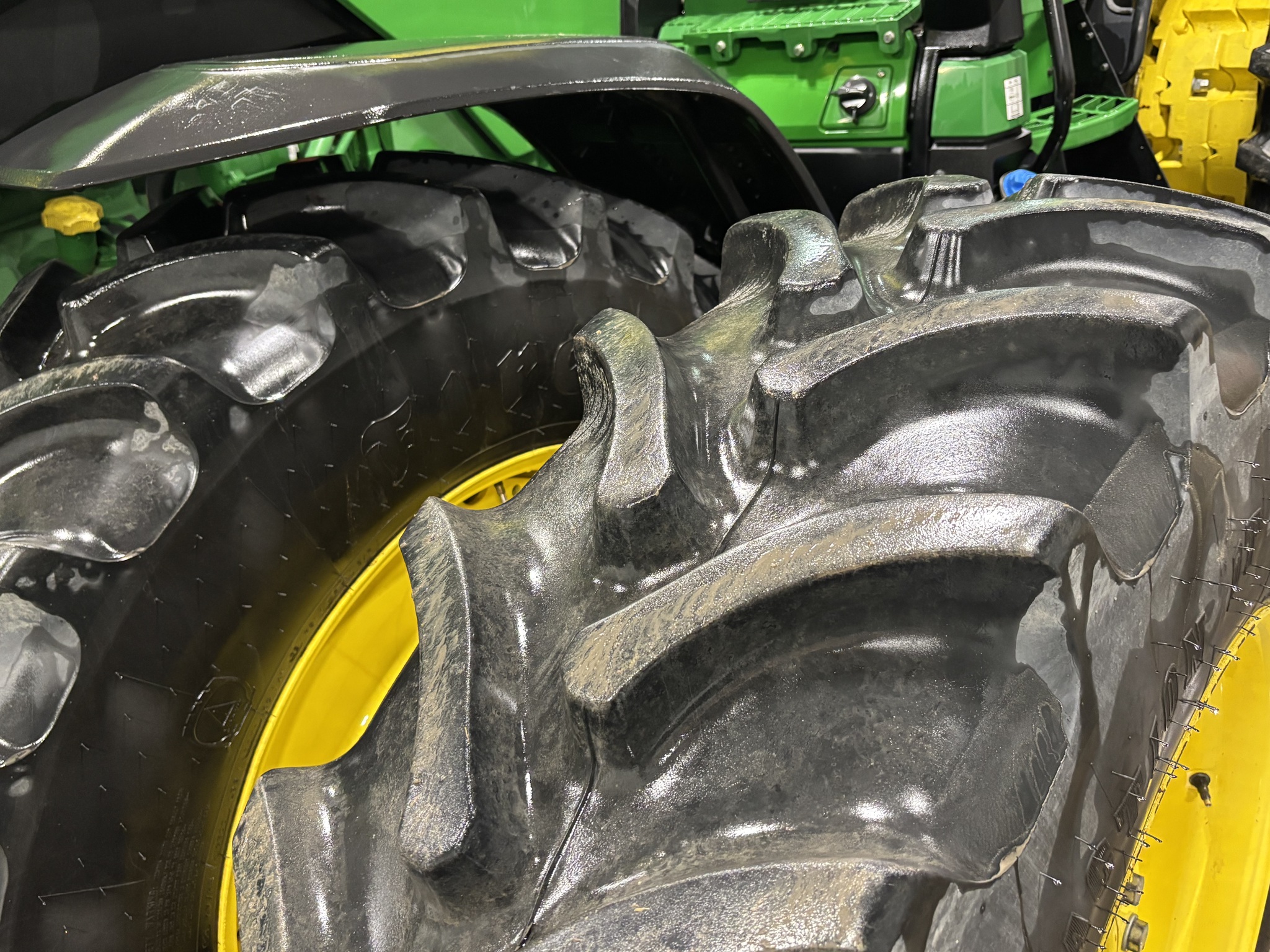 2023 John Deere 8R 370 Image 9