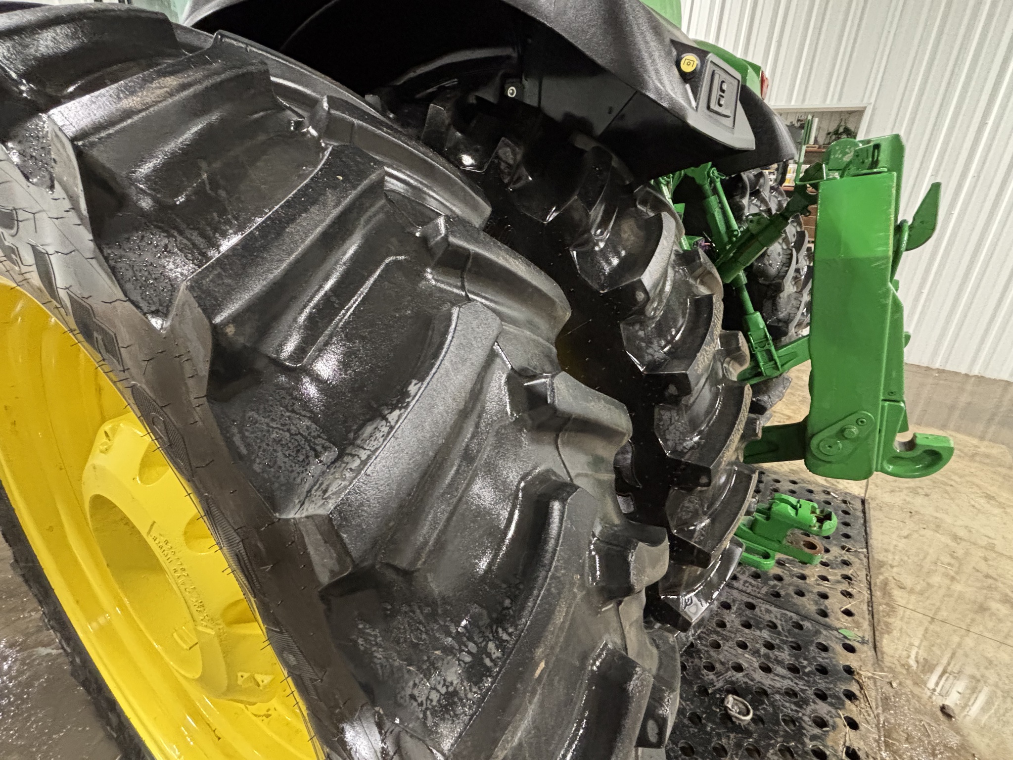 2023 John Deere 8R 370 Image 10