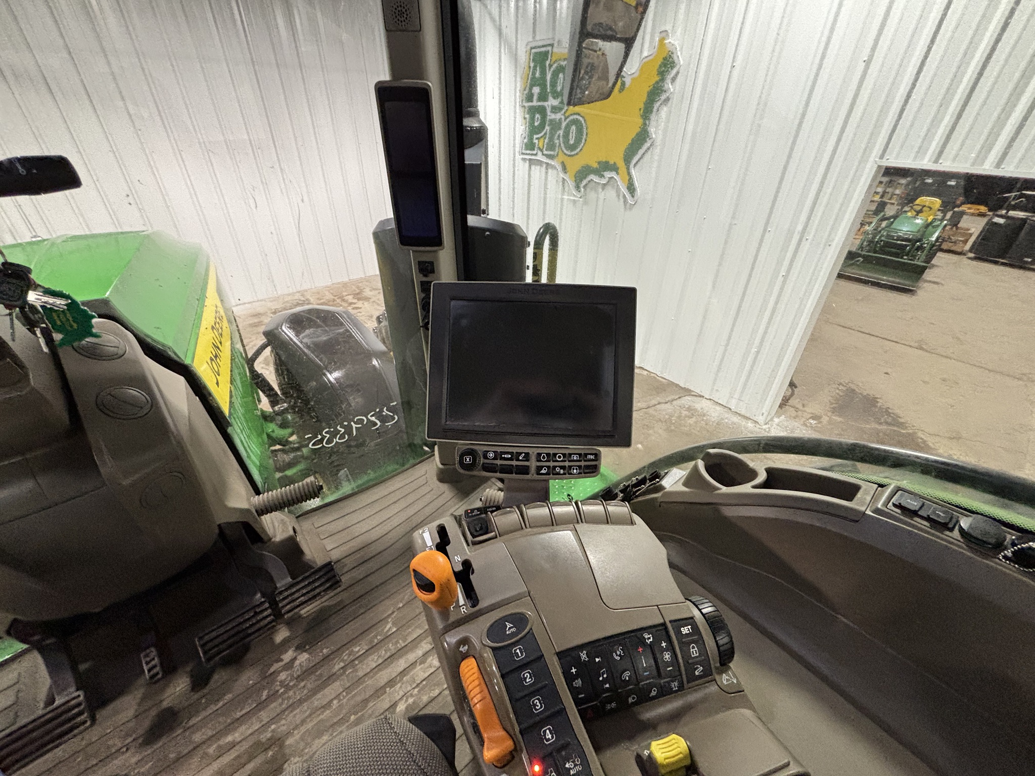 2023 John Deere 8R 370 Image 15