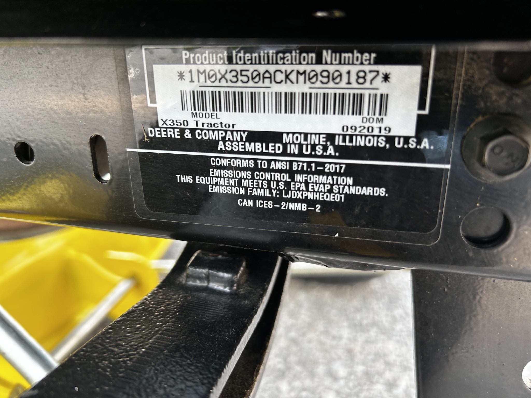 2019 John Deere X350 Image 16