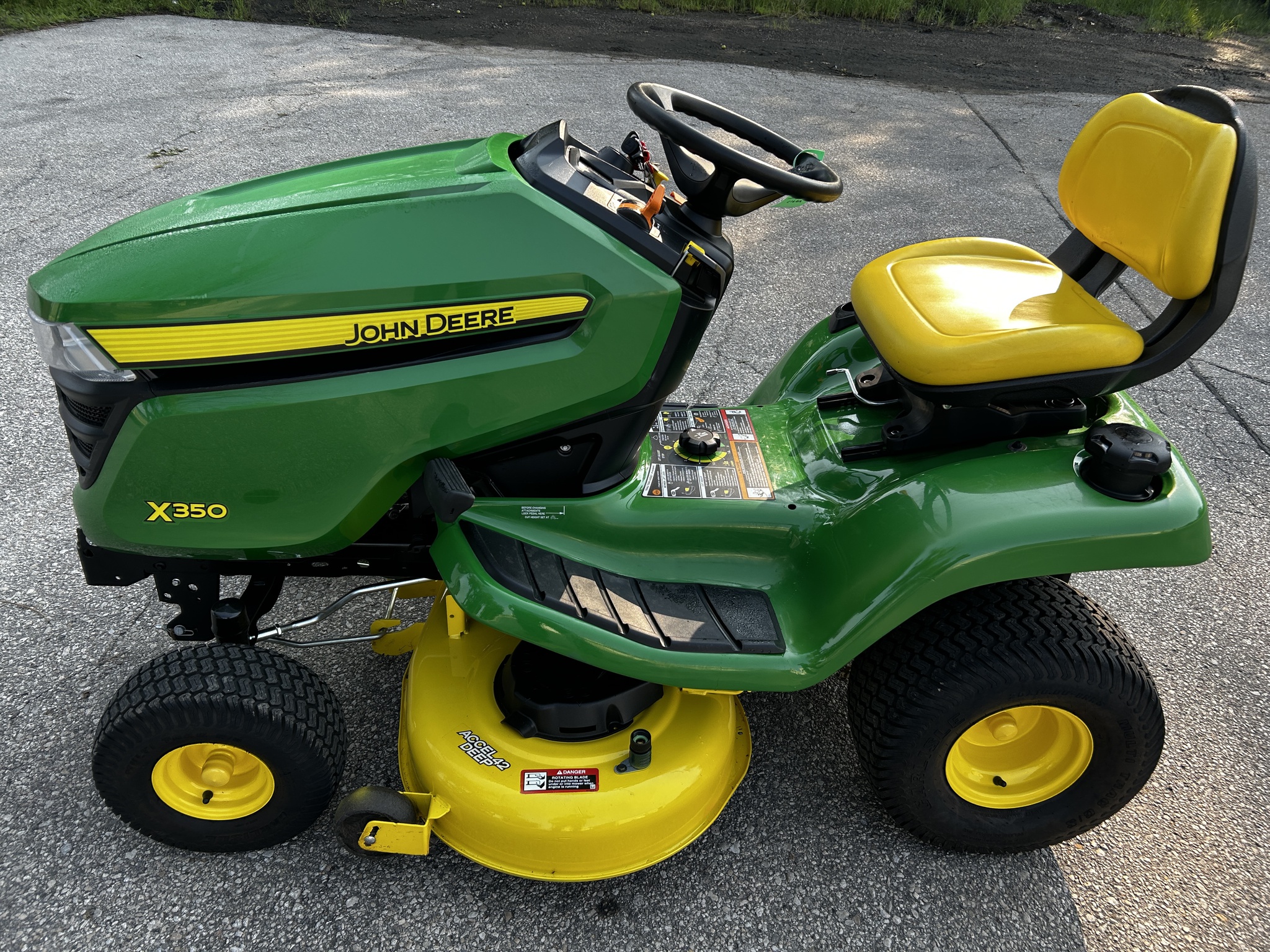 2021 John Deere X350 Image 2