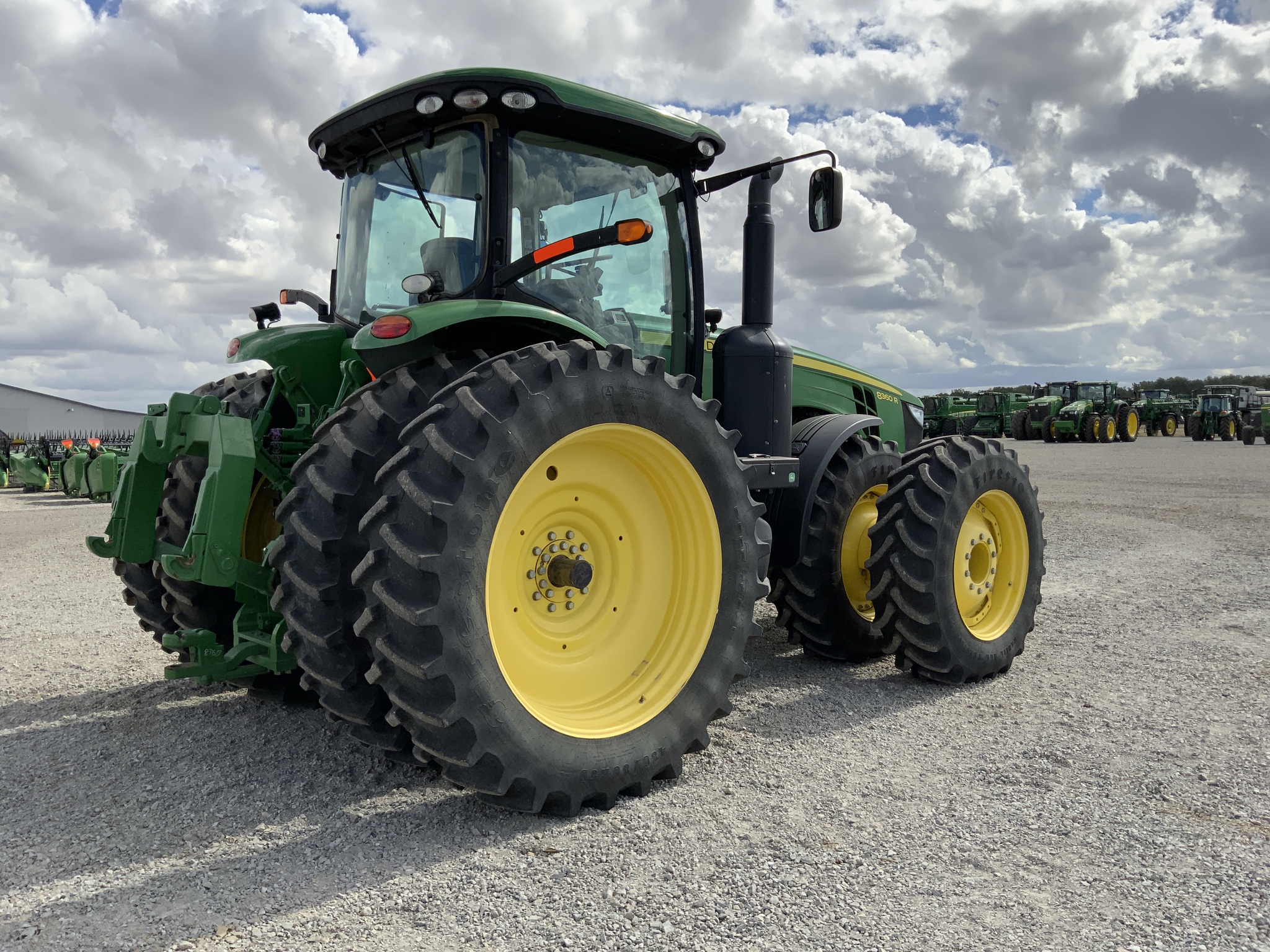 2013 John Deere 8360R Image 8