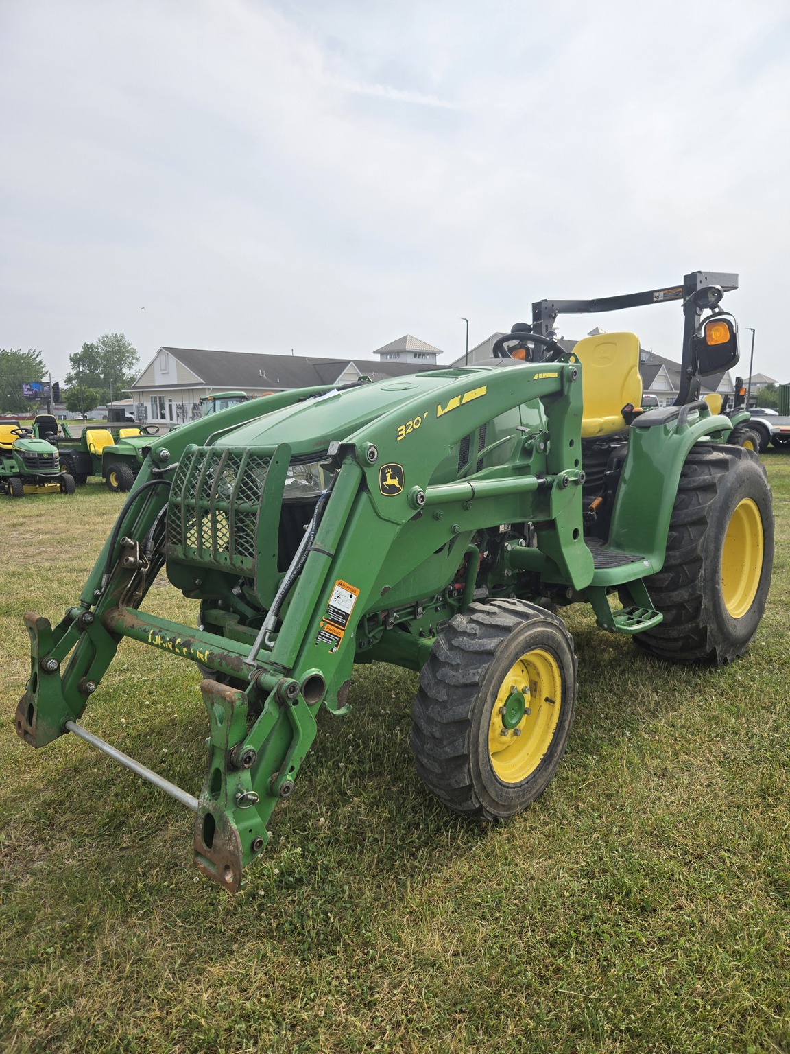 2019 John Deere 3046R Image 1