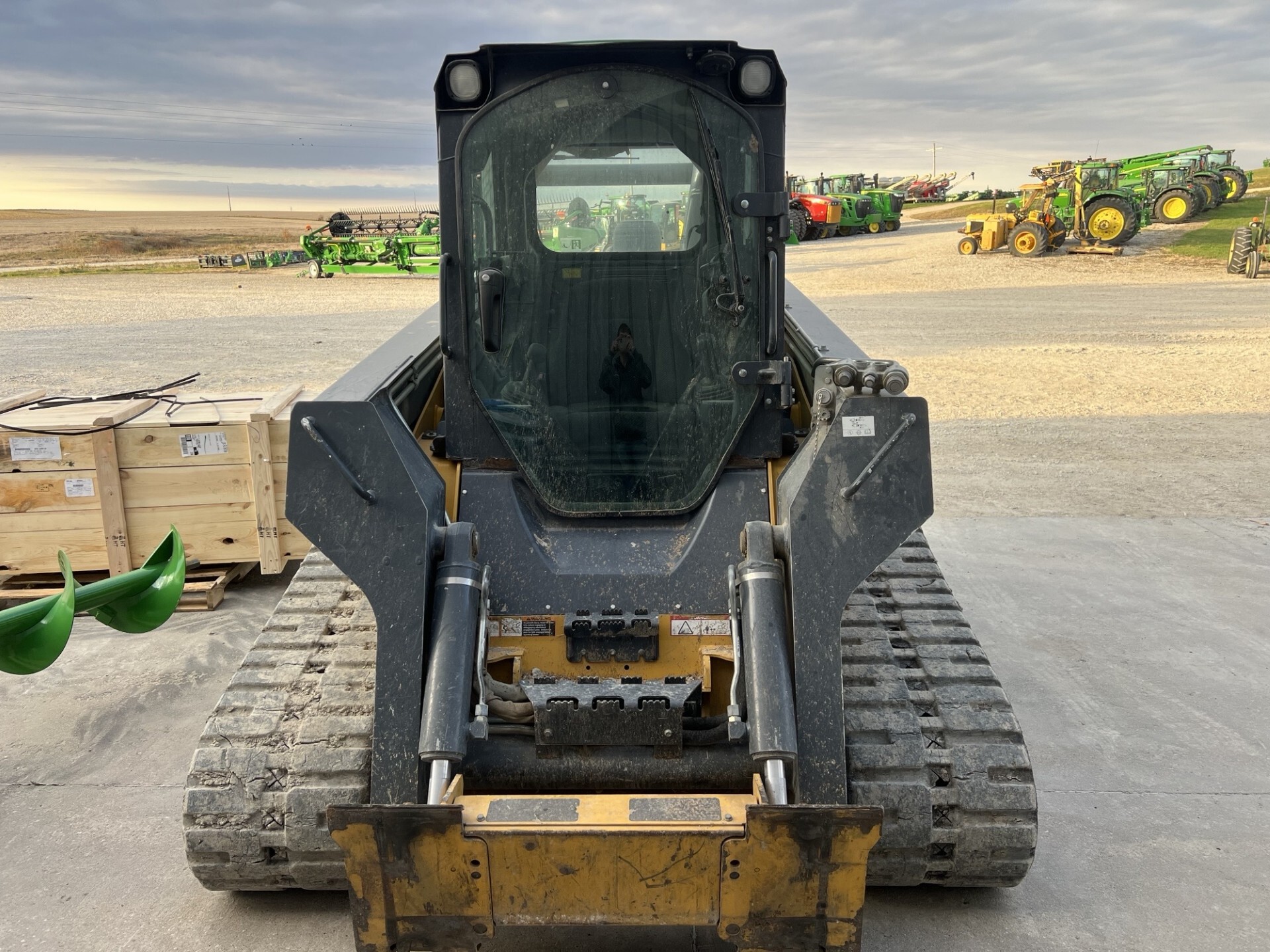 2016 John Deere 333E Image 2