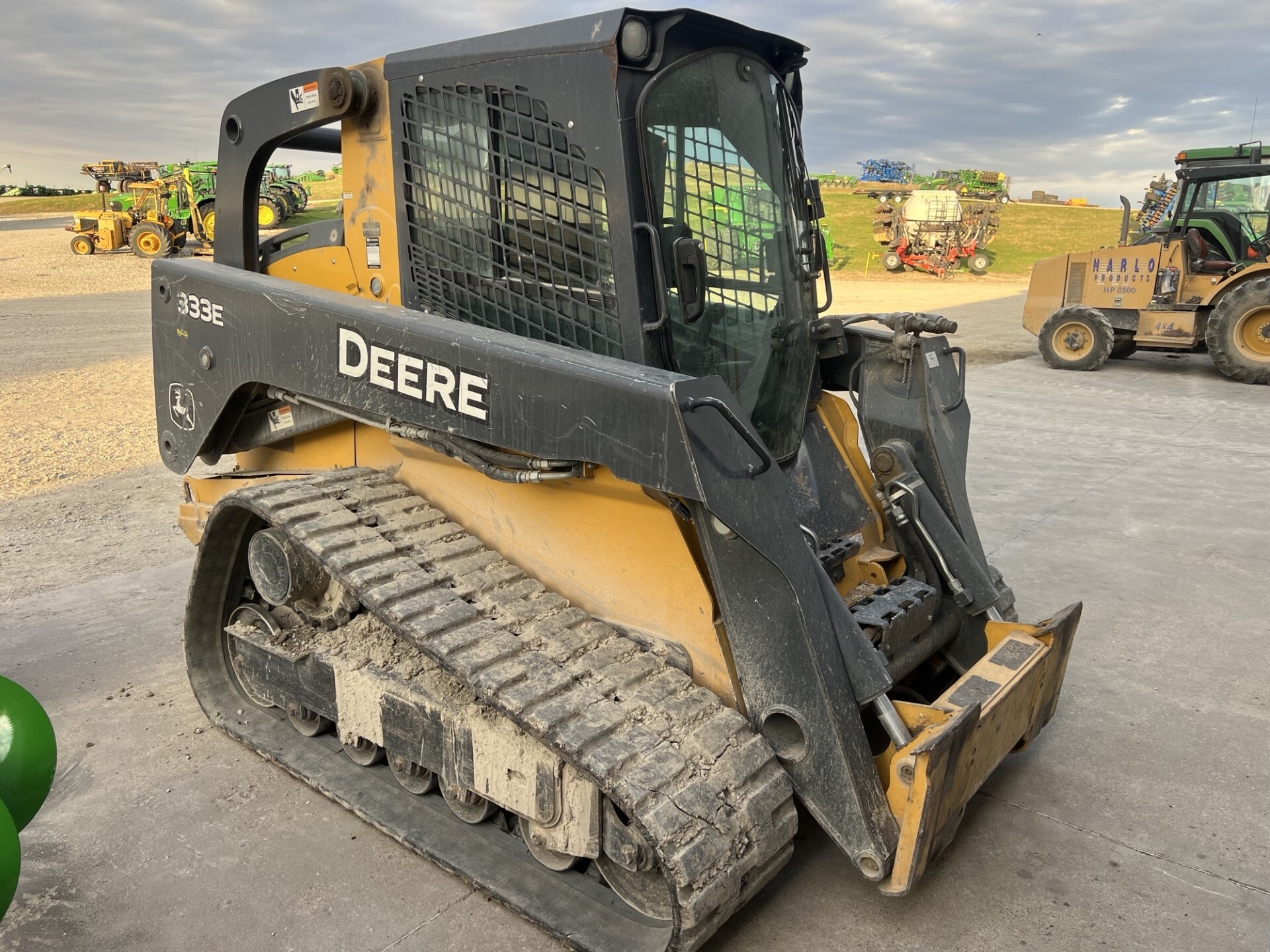 2016 John Deere 333E Image 1