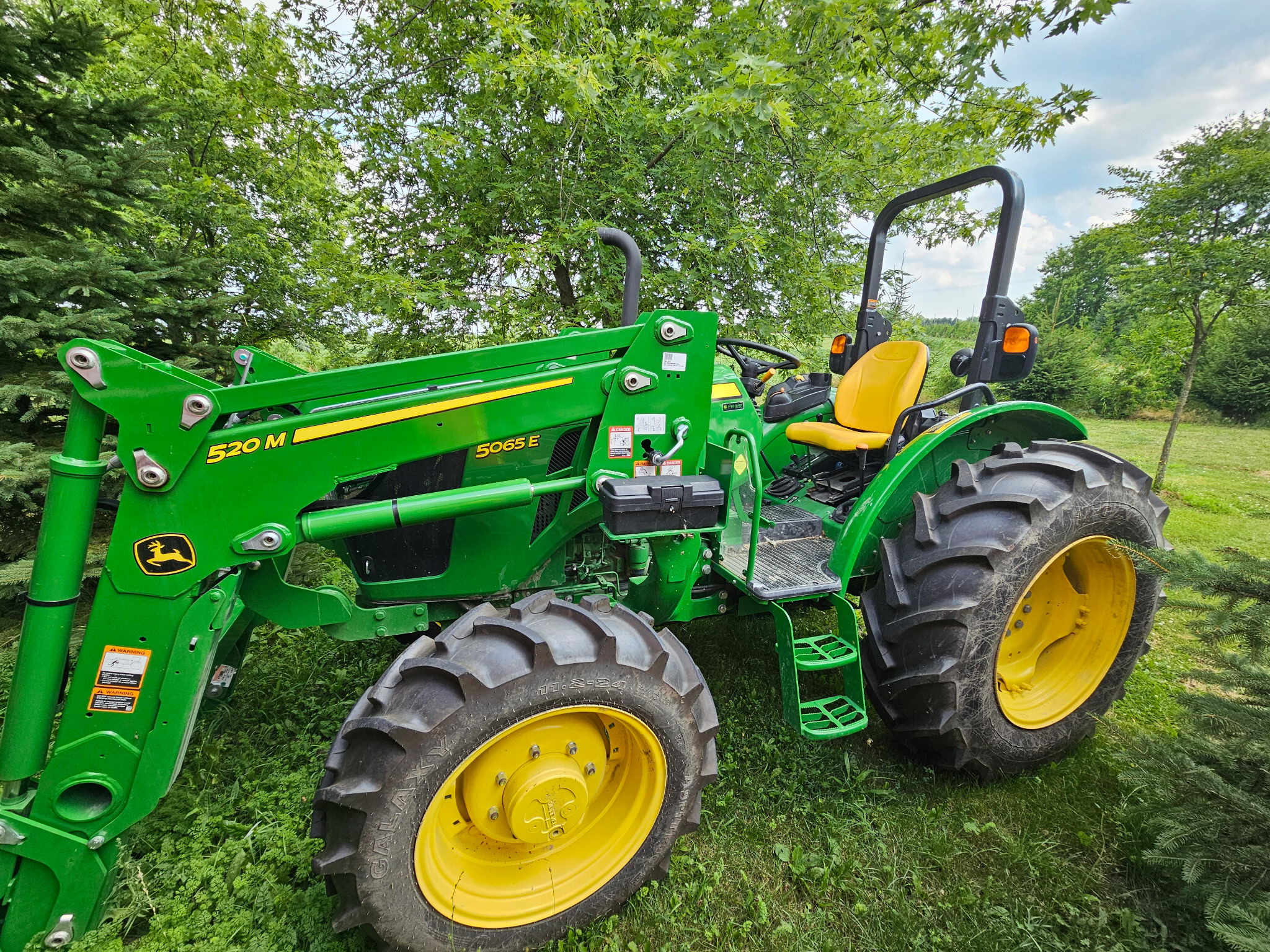 2022 John Deere 5065E Image 1