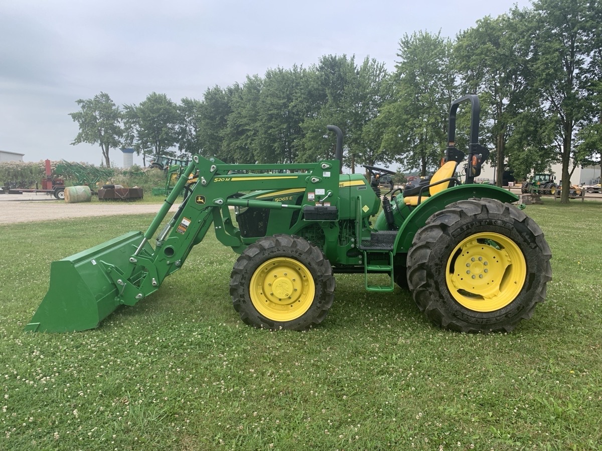 2022 John Deere 5065E Image 1