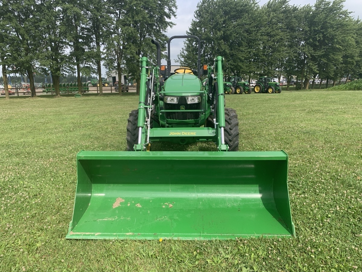 2022 John Deere 5065E Image 3