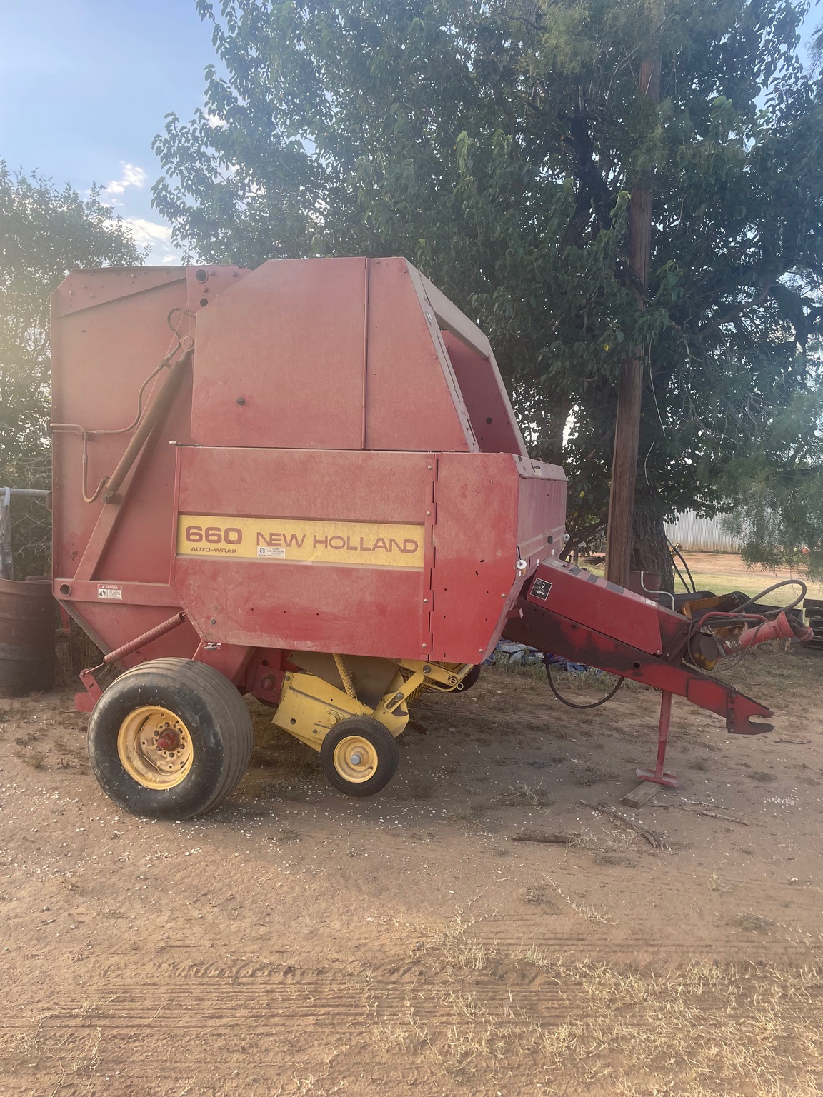 1995 New Holland 660 Image 3