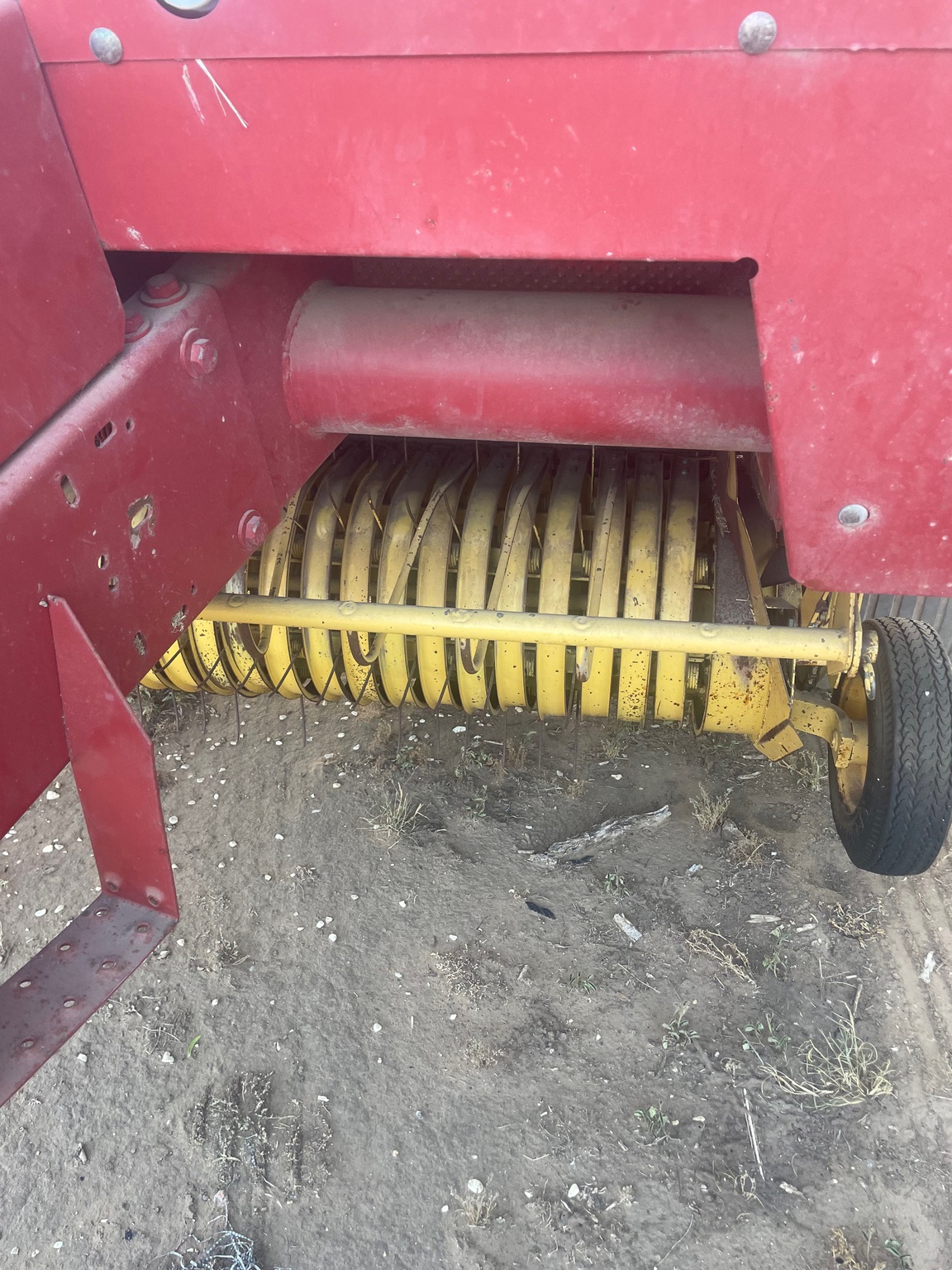 1995 New Holland 660 Image 5