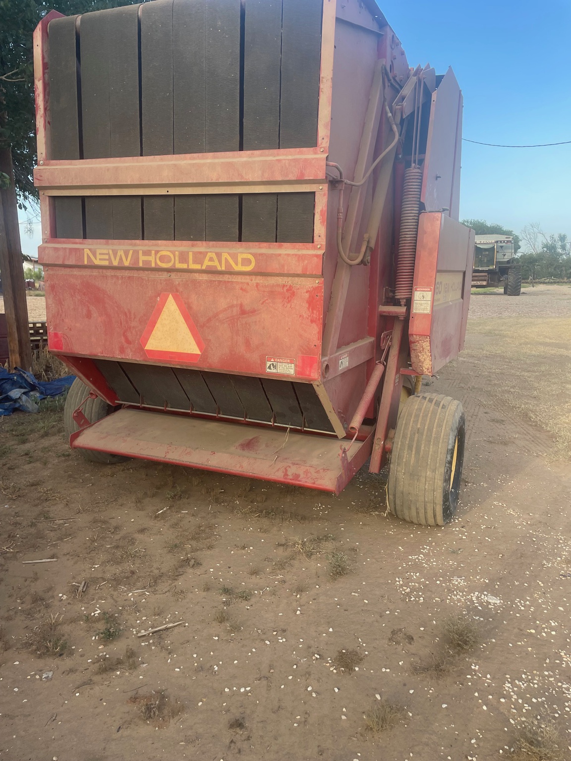 1995 New Holland 660 Image 4