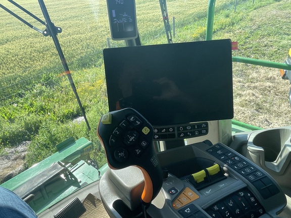 Used 2024 John Deere X9 1000 Combines at Horizon Ag & Turf in Vermilion, AB - Photo3