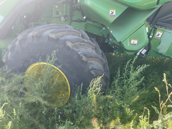 Used 2024 John Deere X9 1000 Combines at Horizon Ag & Turf in Vermilion, AB - Photo4