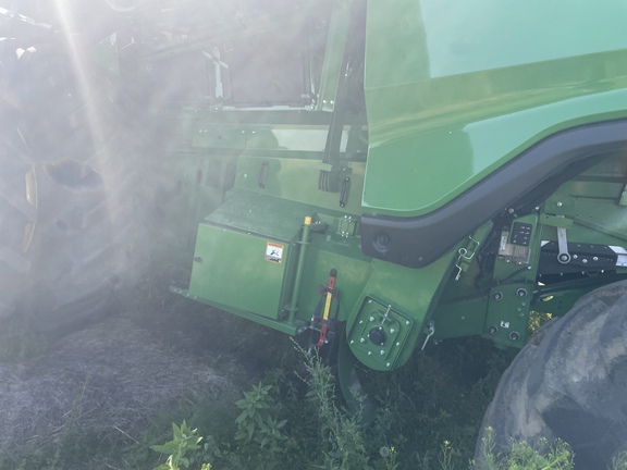 Used 2024 John Deere X9 1000 Combines at Horizon Ag & Turf in Vermilion, AB - Photo7