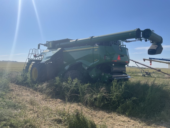 Used 2024 John Deere X9 1000 Combines at Horizon Ag & Turf in Vermilion, AB - Photo8