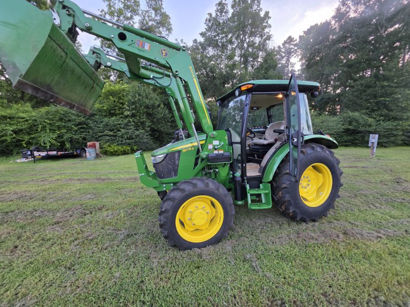 2023 John Deere 5075E Image 1