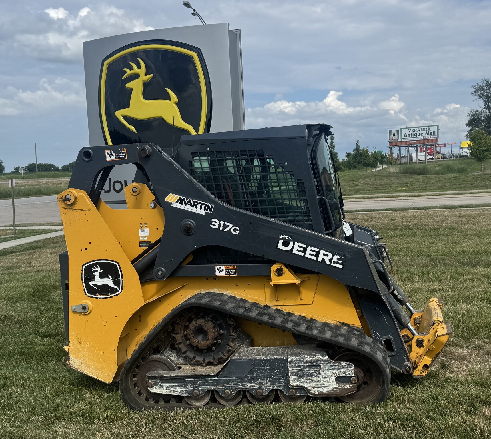 2021 John Deere 317G Image 1