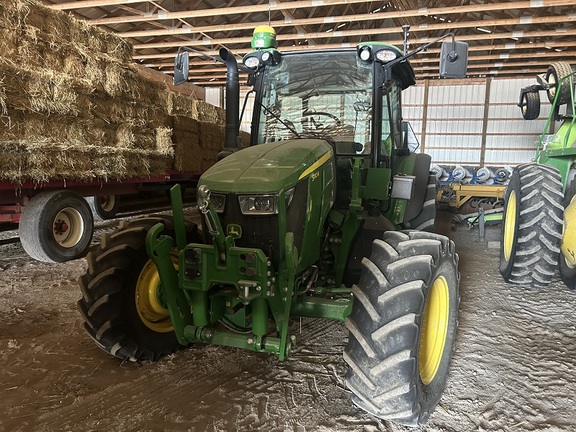 Photo of 2023 John Deere 5130M