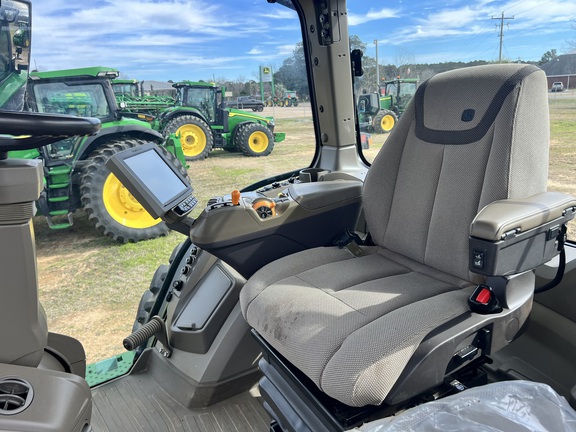 2024 John Deere 8R 230 Photo 9