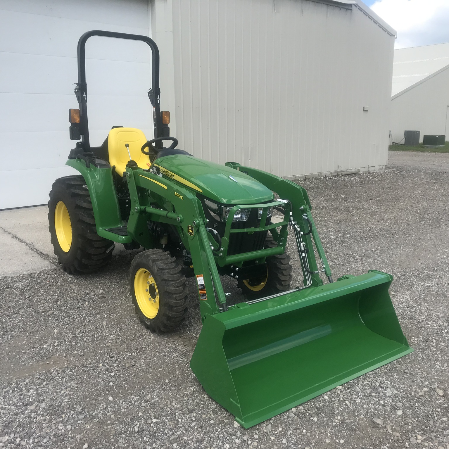 2025 John Deere 3032E Image 1