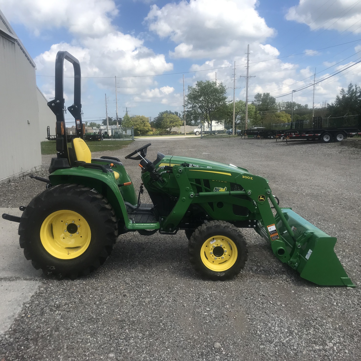 2025 John Deere 3032E Image 7