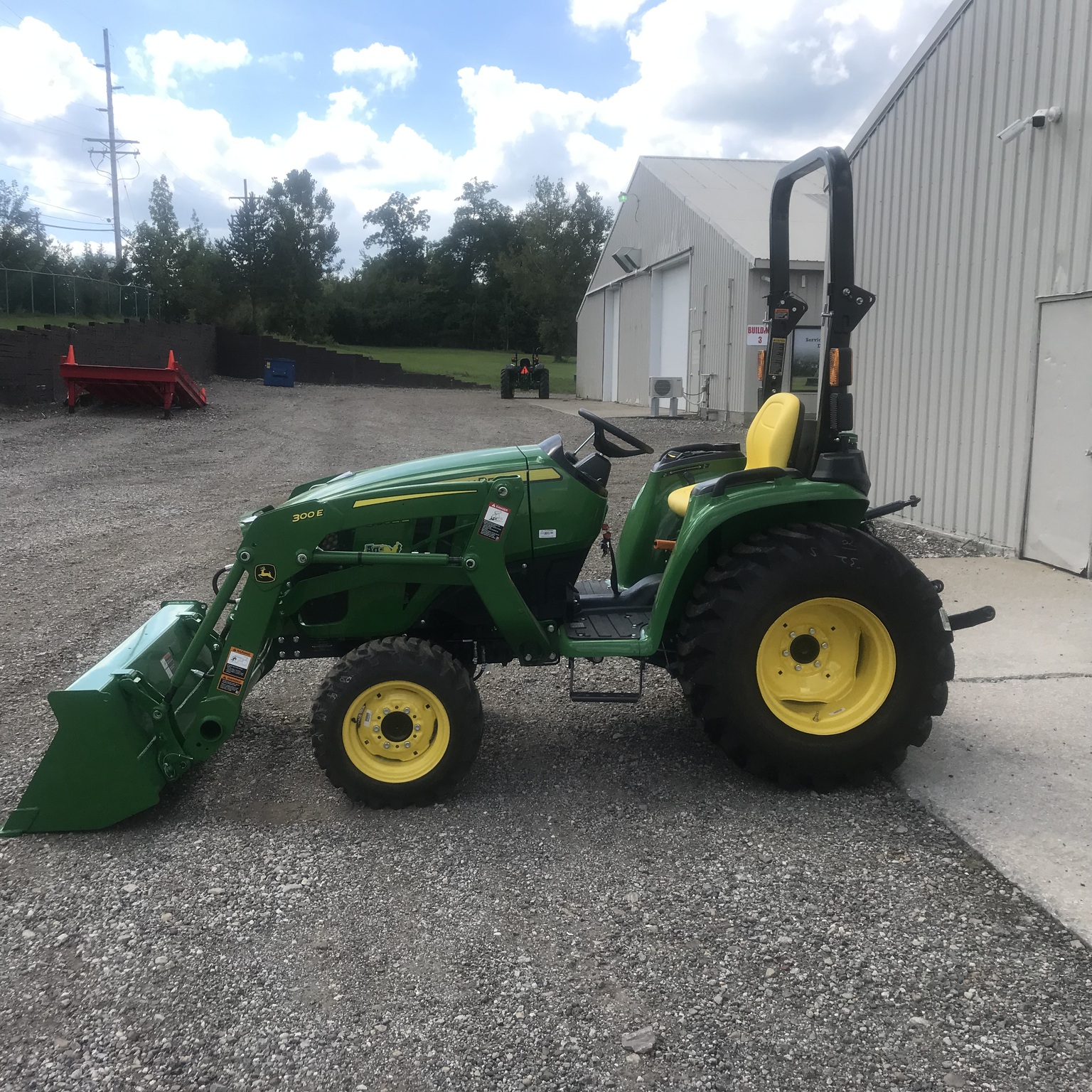 2025 John Deere 3032E Image 8
