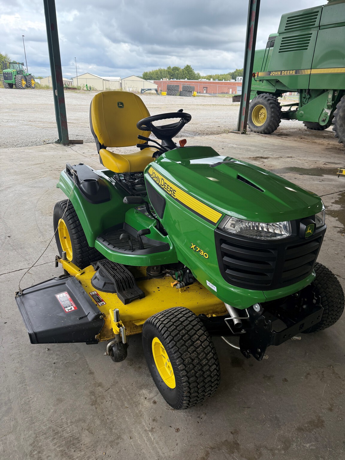 2020 John Deere X730 Image 5