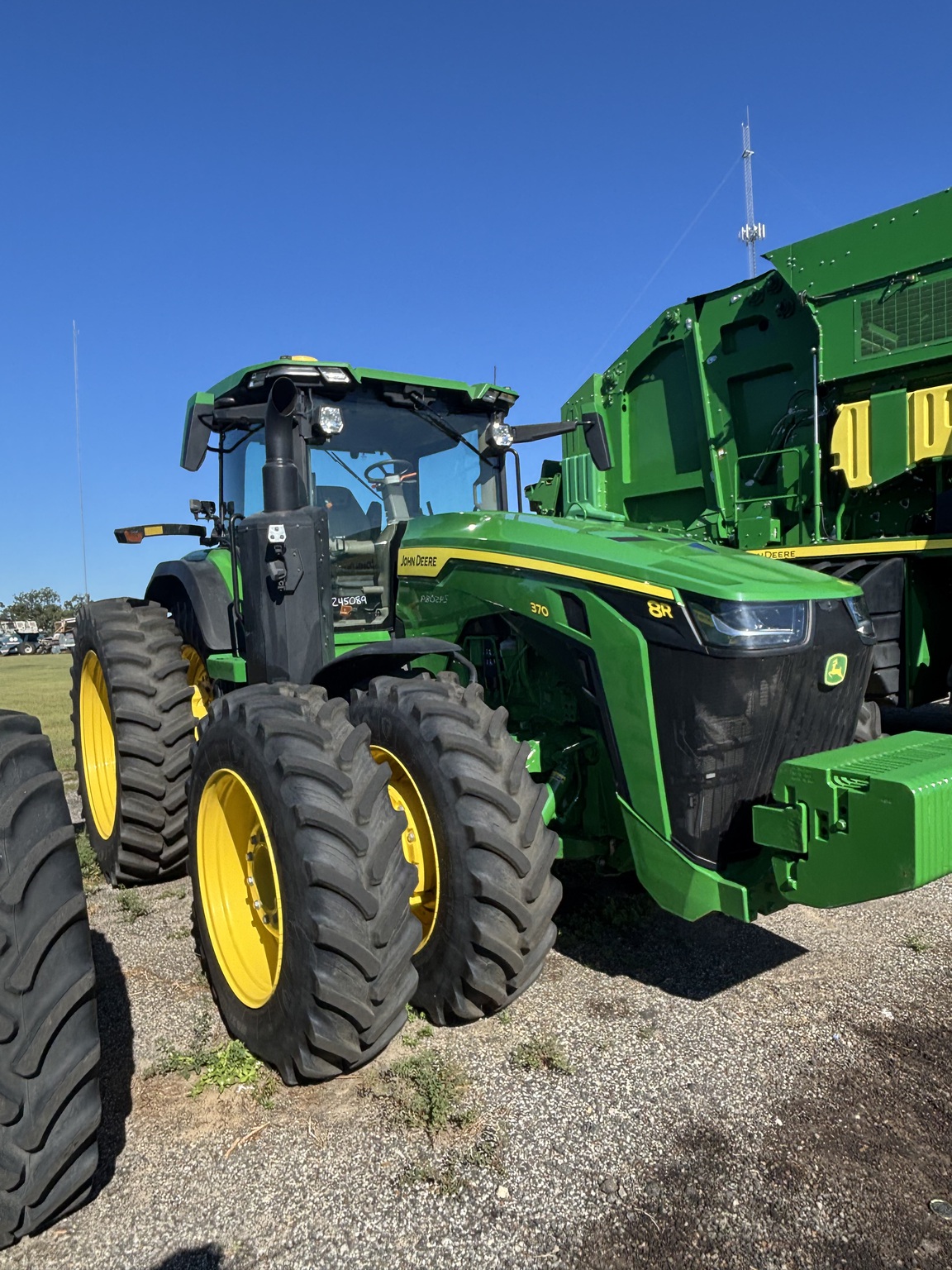 2024 John Deere 8R 370 Image 1