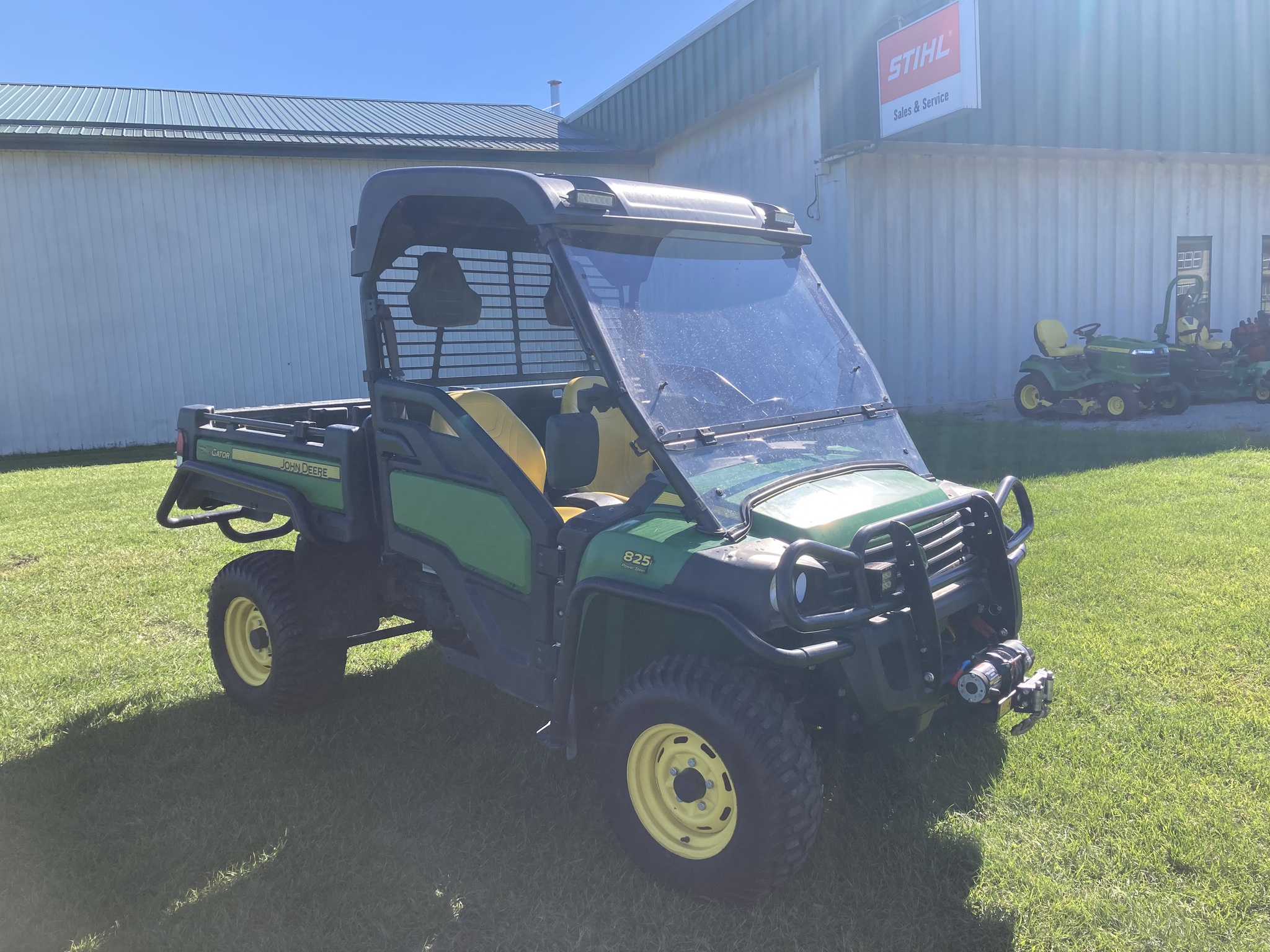 2016 John Deere 825i Image 2