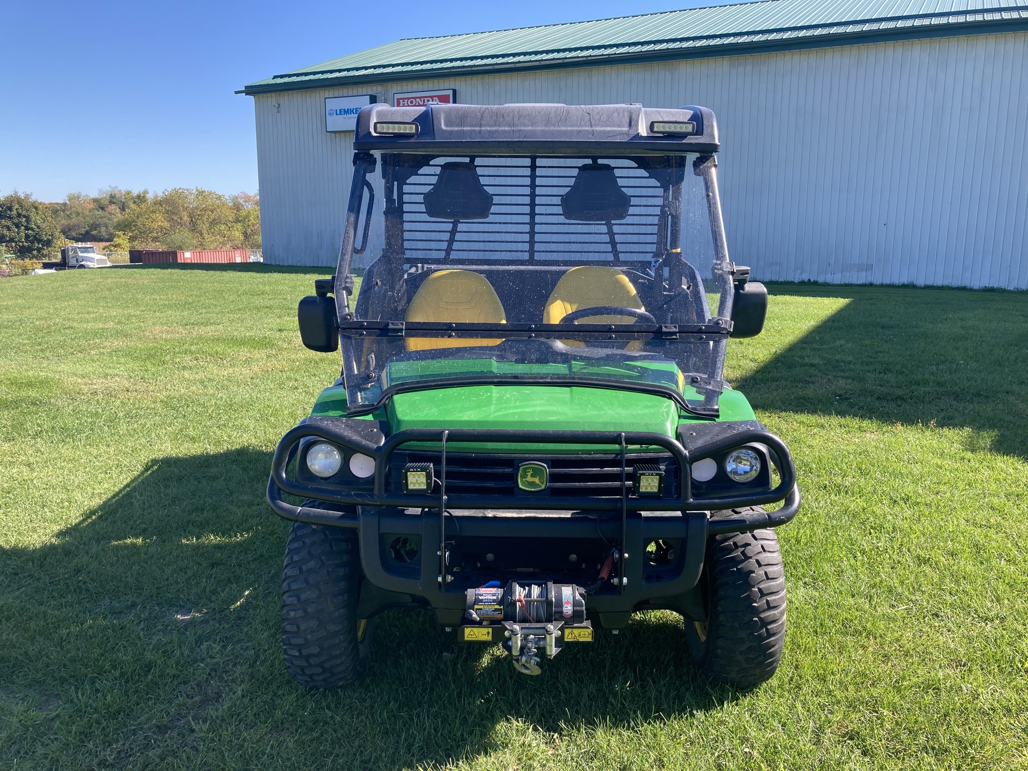 2016 John Deere 825i Image 3