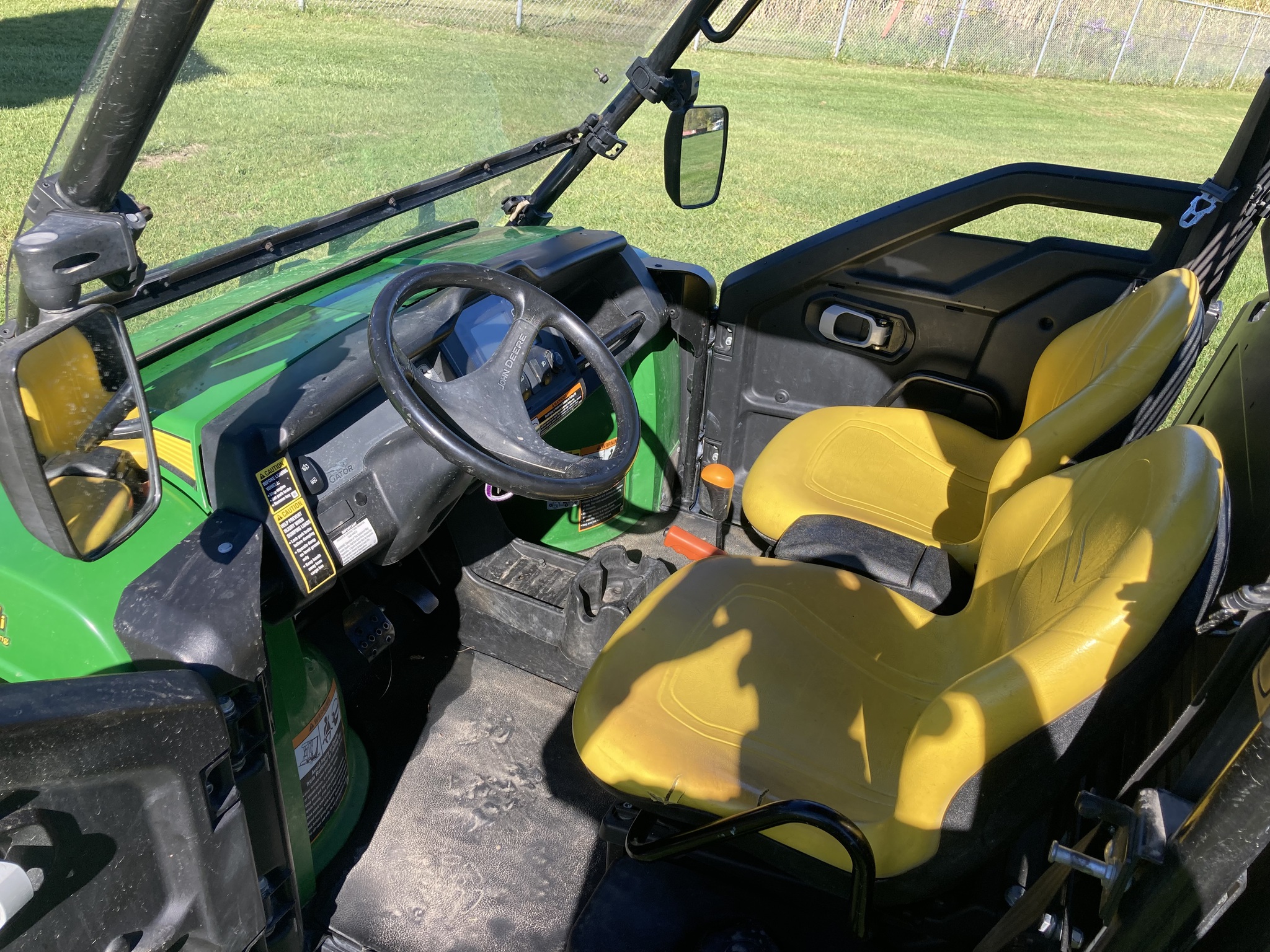 2016 John Deere 825i Image 6