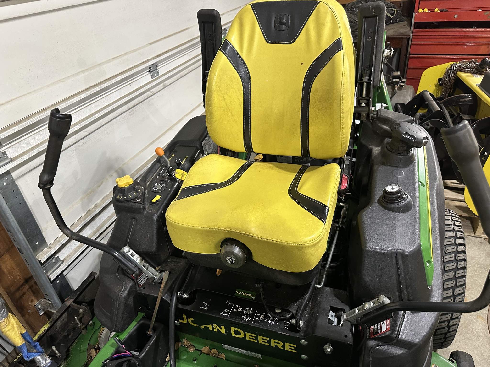 2021 John Deere Z930R Image 3