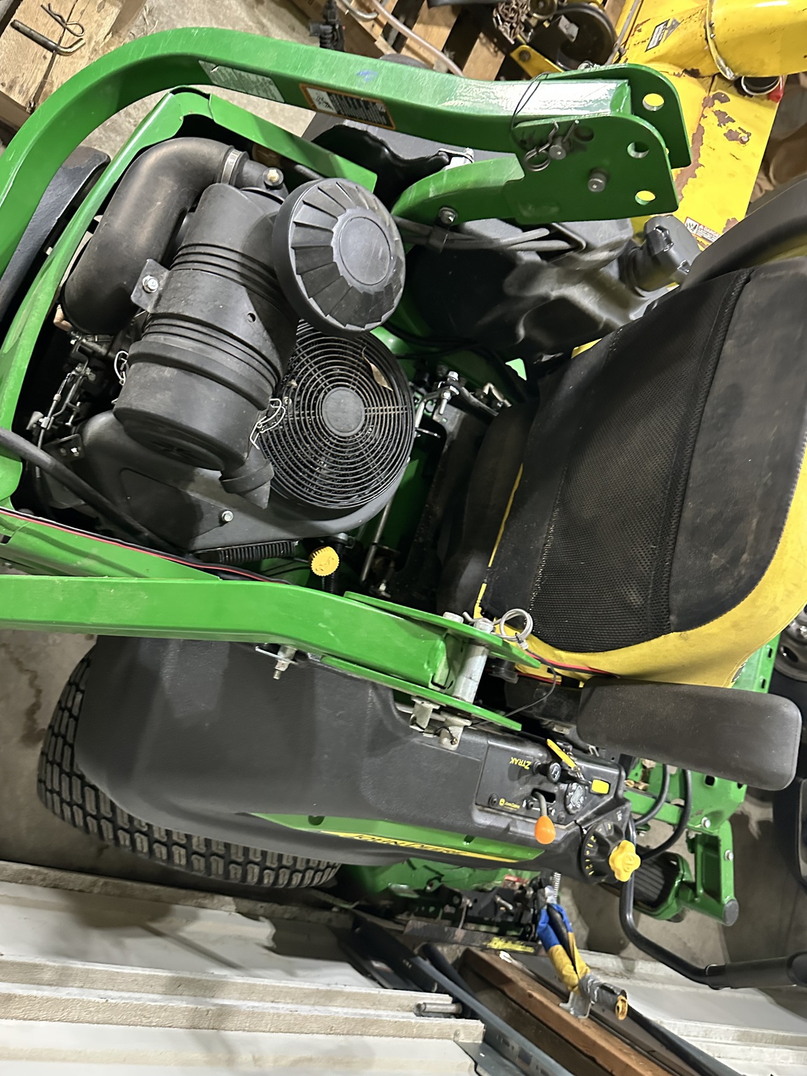 2021 John Deere Z930R Image 6