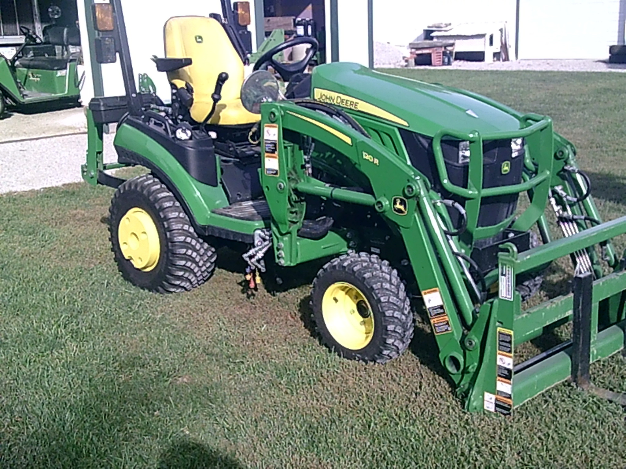 2022 John Deere 1025R Image 2