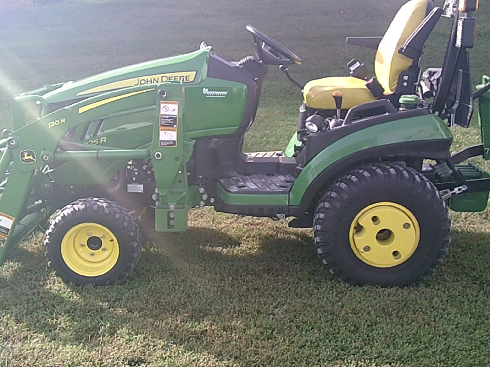 2022 John Deere 1025R Image 6