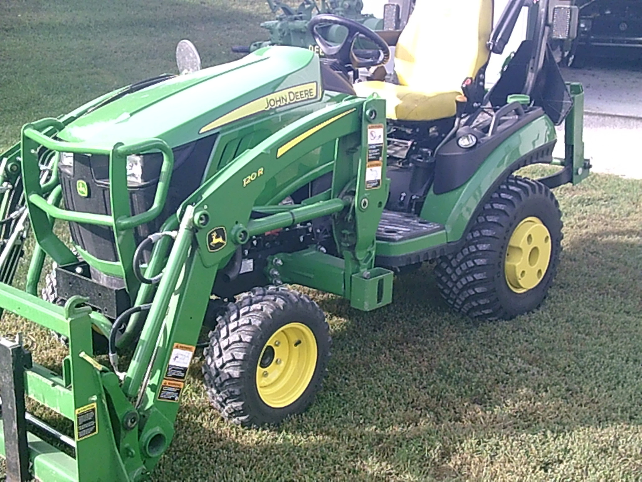 2022 John Deere 1025R Image 7