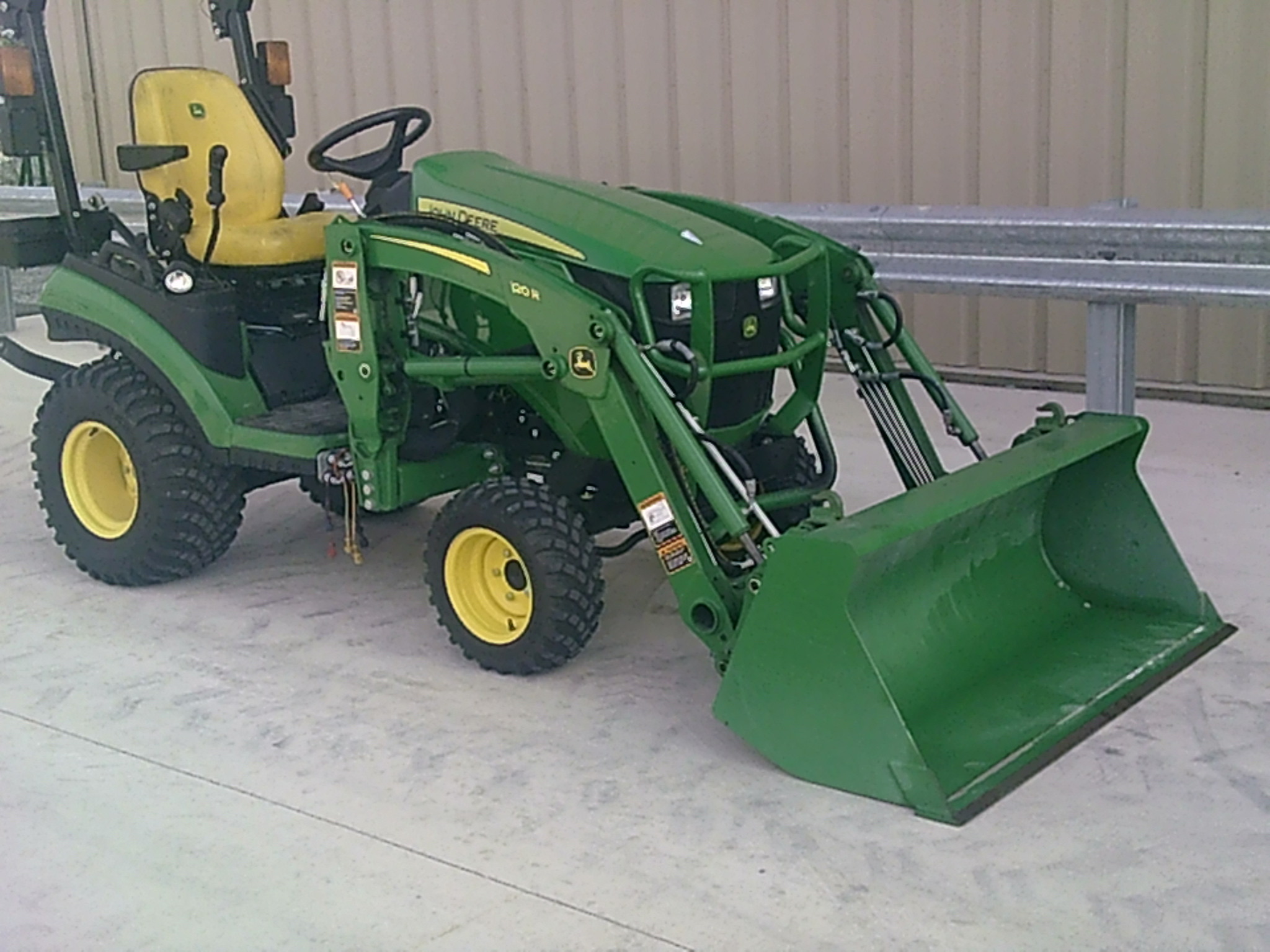 2022 John Deere 1025R Image 1