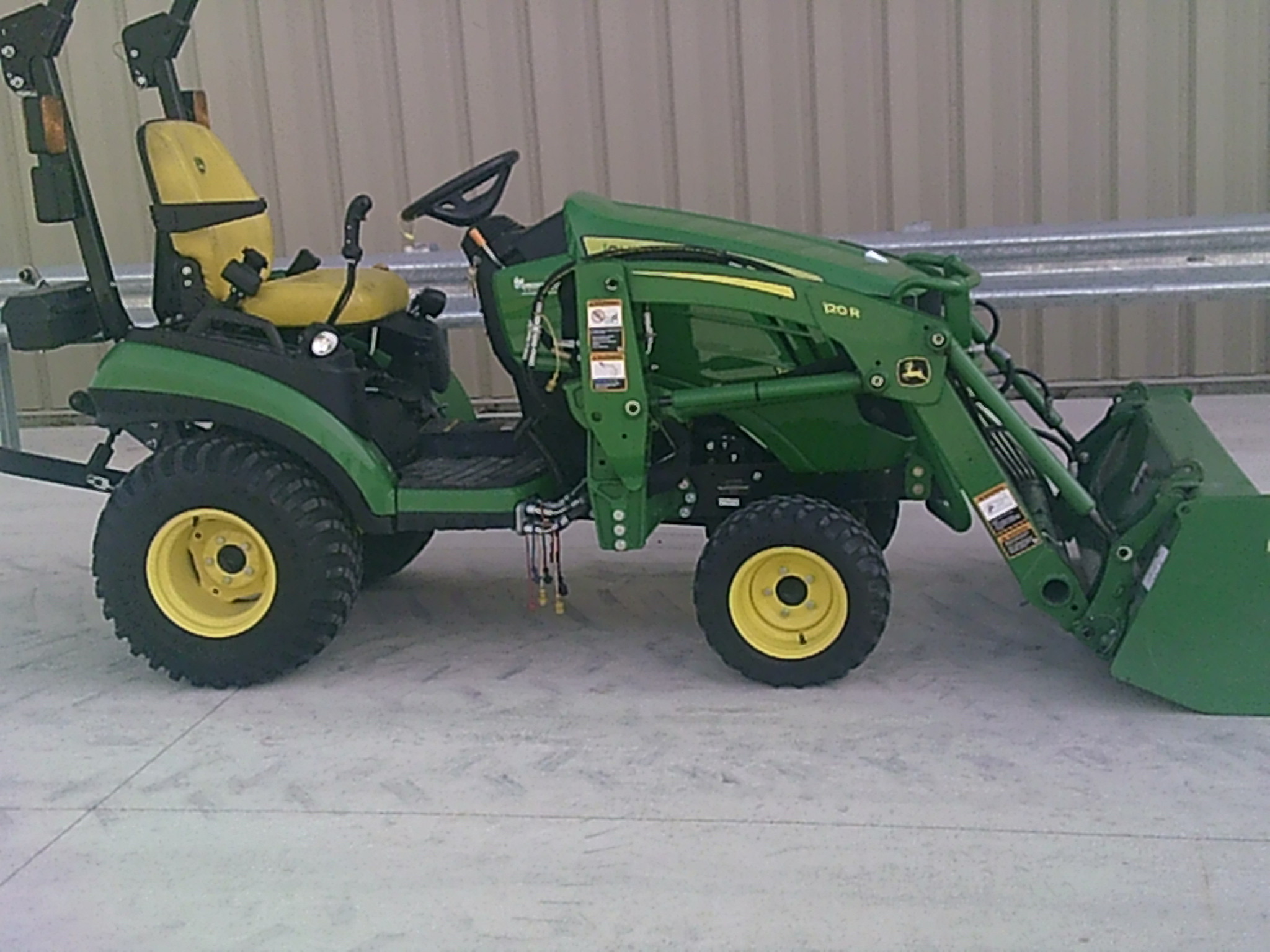 2022 John Deere 1025R Image 2