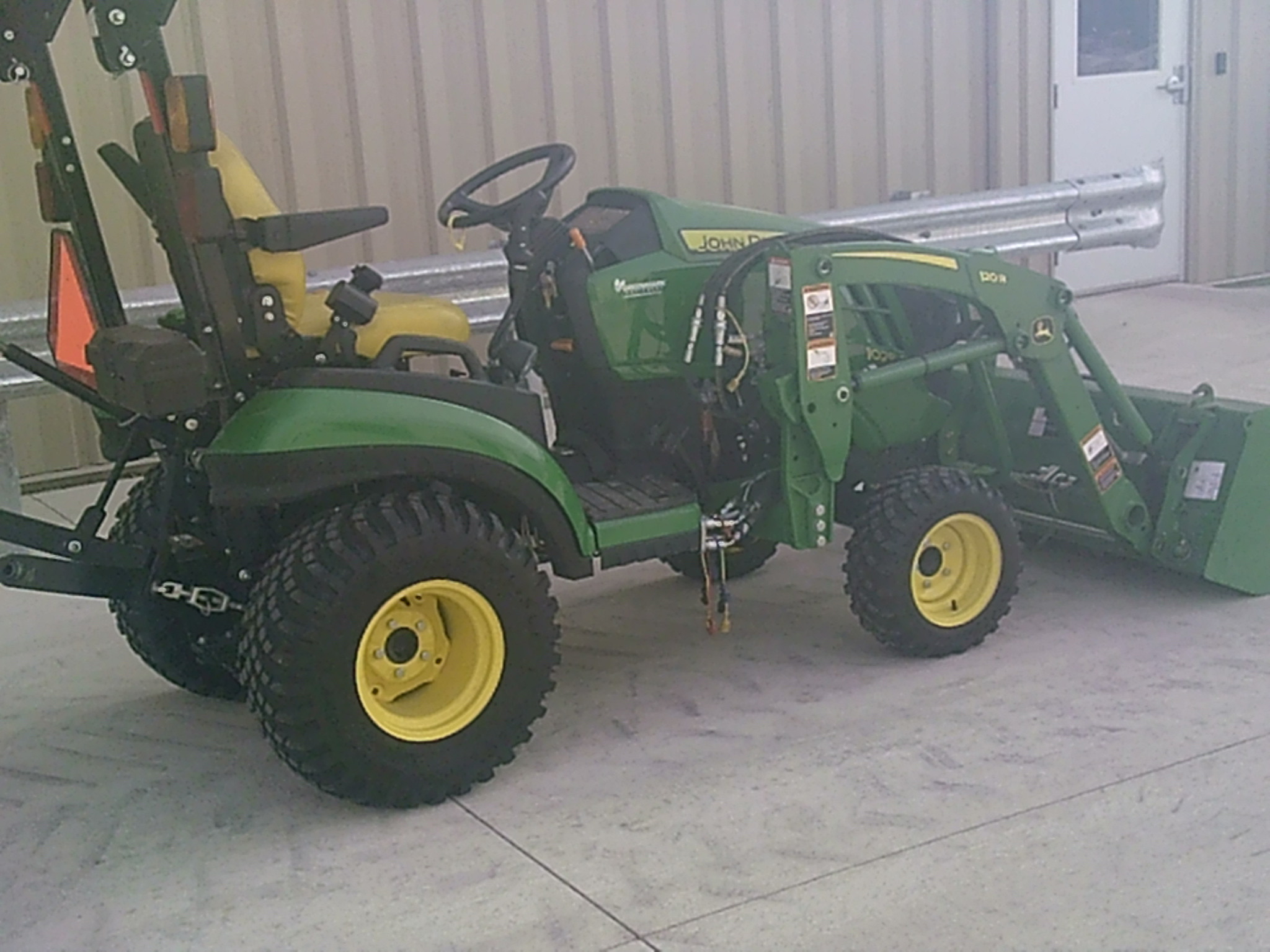 2022 John Deere 1025R Image 3