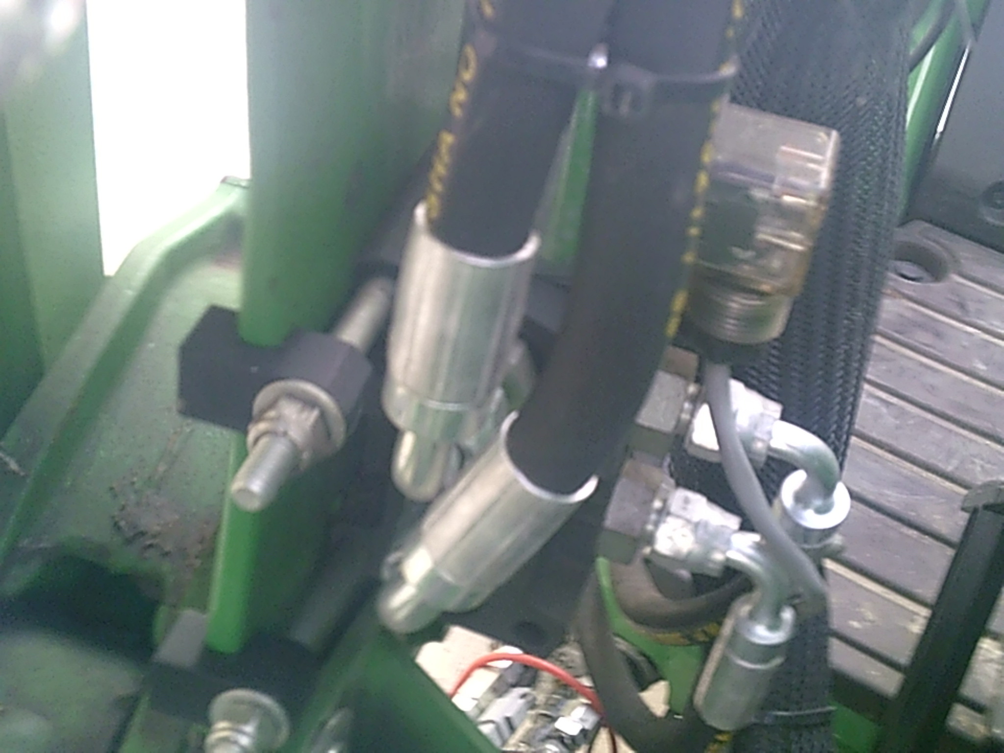 2022 John Deere 1025R Image 10