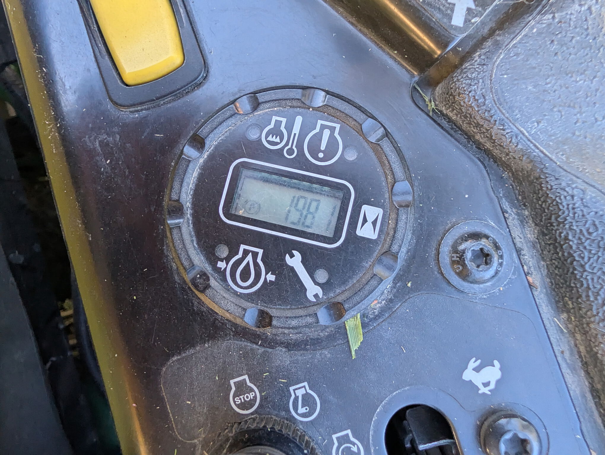 2024 John Deere Z930M Image 3