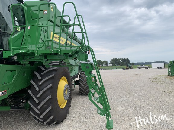 Photo of 2023 John Deere X9 1100
