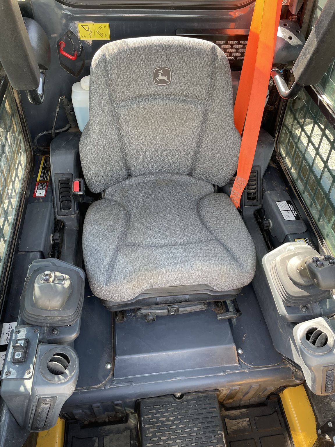 2023 John Deere 317G Image 9