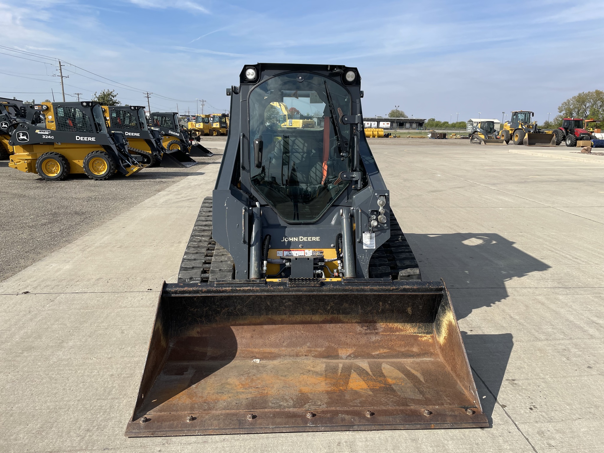 2023 John Deere 317G Image 8